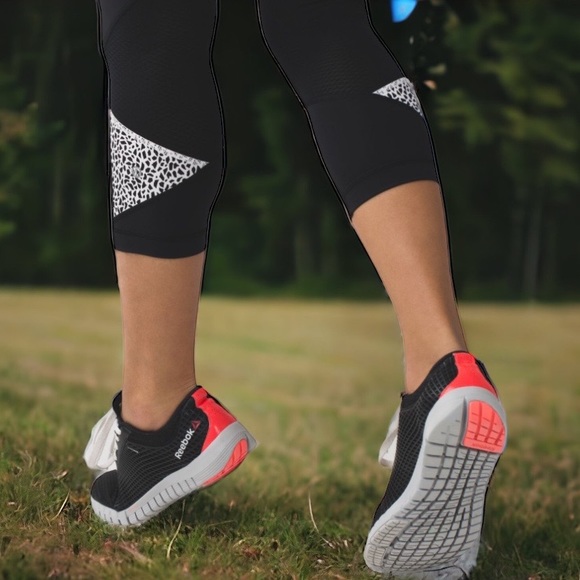 Lululemon Pace Rival Crop in Black/Miss Mosaic Black Sz 4 - Picture 2 of 16